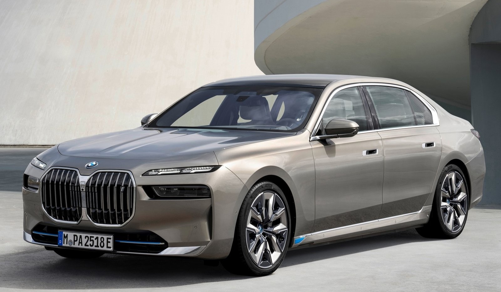 BMW i7